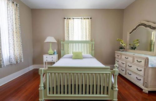 Agatha's Historic Home Free Parking Wi-Fi Deck - Photo 2