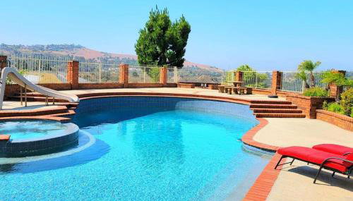 Stunning Panoramic Waterfront Pool Home Escape - Foto 2