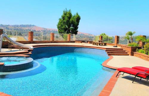 Stunning Panoramic Waterfront Pool Home Escape - Foto 2