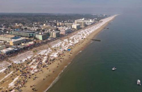 Stylish 2BR Condo Near Beach, Large Pool & Patio, Pet Friendly - Foto 56