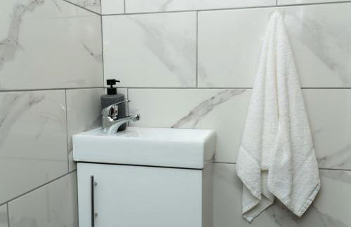 4 Bed Failsworth Home - 3 Bathrooms - Free Parking - Ideal For Contractors & Families - FREE 1 HR EARLY CHECK-IN OR 1 HR LATE CHECK-OUT FOR 2 NIGHT STAY BOOKINGS UNTIL THE END OF MAY - Foto 64