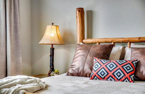 5 bed 4 bath and Pet friendly - Photo 39