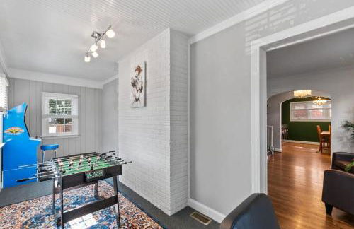 Massive 5BR Historic CozySuites House - Foto 9