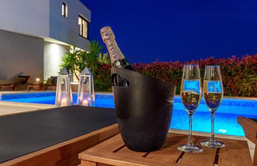 Luxury villa Adris with heated pool, Gym, sauna - Split - Photo 3