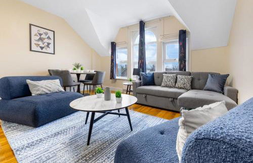 Lovely 4-BR Home In Leyton - Sleeps 14, Near Tube, Arcade, 100inchTV - Foto 1