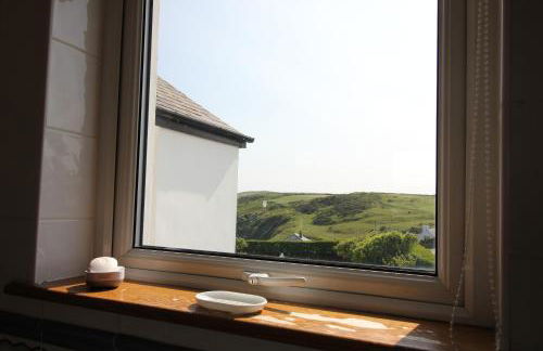 Spacious seaside family house in Aberdaron with large garden and stunning sea views - Photo 49