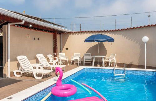 Casa Lindíssima e Espaçosa com 2 Piscinas - Adulto e Infantil, Perto da Praia, Opção da Piscina Adulto Aquecida Cobrado à Parte, 4 Quartos Frente as Piscinas, Área Gourmet Completa com Churrasqueira, Forno e Fogão a Lenha, Mesa de Bilhar, Lareira na Sala - Photo 1