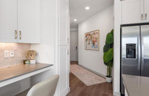 Bright Spacious 2BR 2BA Open Layout - Foto 8