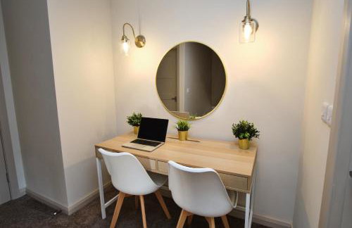 Spacious 4 Bed House Sleeps 6 Parking Garden in Loughborough - Foto 43