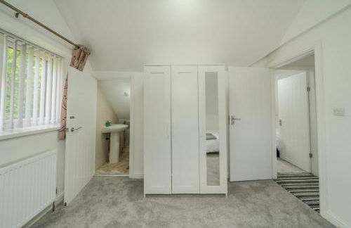 Modern 4-Bed Retreat in Prestwich, Perfect for Weekend Getaways - Foto 12
