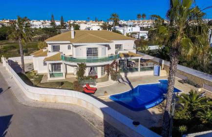 Luxury Villa with Private Pool, Gym & Leisure Room by Gale Beach LM25 - Foto 28