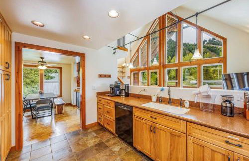 Walk-In Skiing/Tubing Across at Summit East - Foto 19