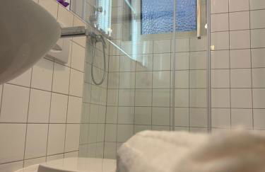 Purple Escape Balkon Netflix zentral - Foto 25