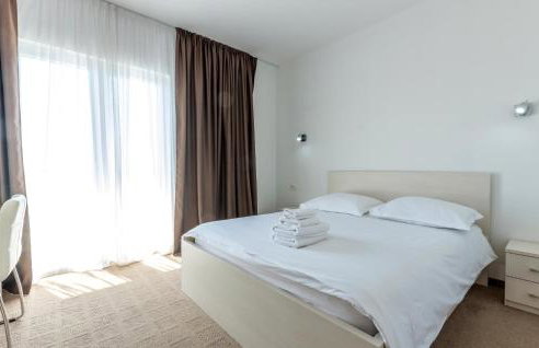 Gorgeous Home In Mravince With Sauna - Photo 44