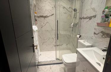 Modern House Apartment Stratford E15 London - Sleeps 2 - 9, Fast Links to Central London, Near O2, Greenwich & Olympic Park, Child-Friendly Garden, Free Parking, Free WiFi - Foto 4
