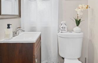 15min to Lincoln Ecuador vs Ivory Coast, Sleeps 12 - Foto 22