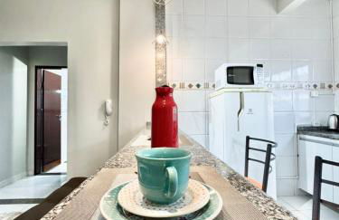 Ape Elegance com ar condicionado cama queen no centro - Foto 47