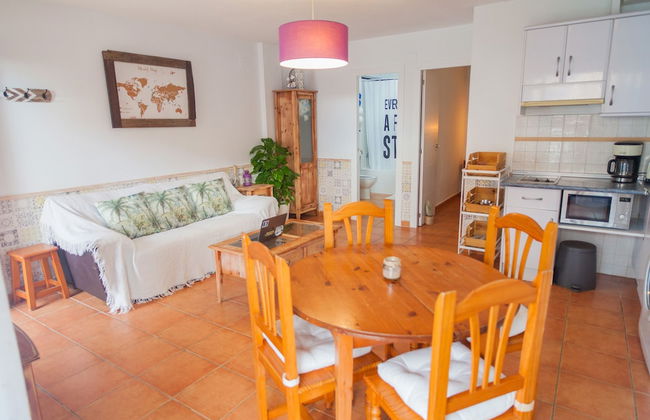 Beach House with garden - Photo 7