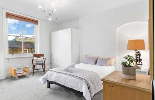 Lovely Split level 2 bedroom flat in NW London - Foto 24