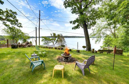 Group Retreat on Wolf Lake! Paddle, Fish & BBQ - Foto 1