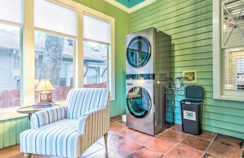 Colorful Cottage with Deck about 5 Mi to Downtown! - Foto 13