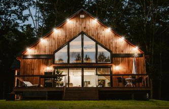 Luxe Modern Cabin with Pond, Fire Pit, Hiking, near Bethel Woods - Foto 1