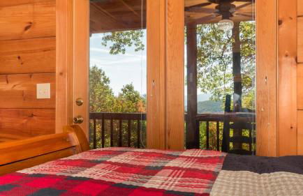 Red Apple Mountaintop cabin hot tub, WiFi, Pet friendly, Fireplace, pit, BEST VIEWS - Foto 18