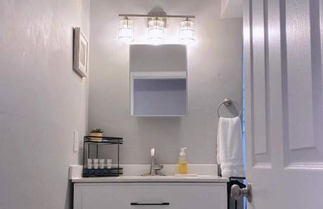 Orange Crush Cottage- Downtown Beaches & Dining - Photo 11