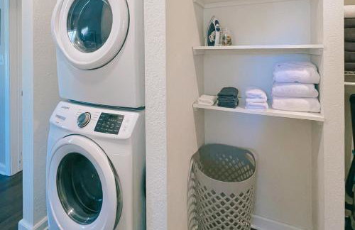 Dog-Friendly Yard! Walkable Dixieland District Gem - Foto 15