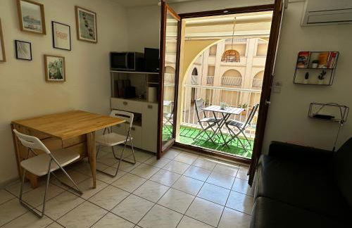 Studio 3 pers climatisé rénové, au calme, idéalement situé proche St Raphael-St Tropez, plage et commerces à pieds - Foto 7