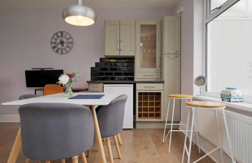 London Road Villa - Free Netflix, Private Parking, WiFi & Private Garden - Photo 22