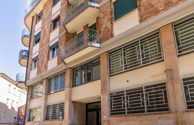 Charming Home - Photo 41