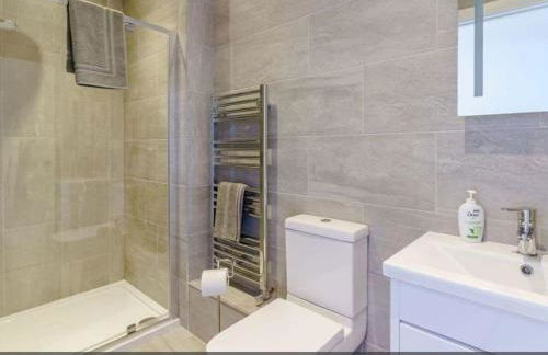 Tenby Heights, 5 en-suites, Parking & Garden - Photo 44