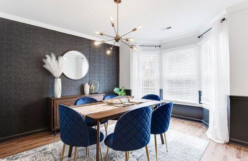 Lux Home-mins to Truist Park wKing pet friendly - Foto 1