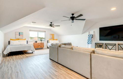 Conroe Lake House Luxe Pool, Private Dock and Games - Photo 22