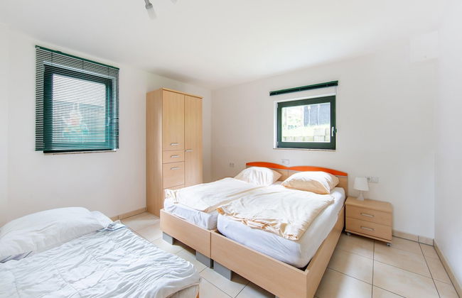 Spacious Semi-detached House With Wood Stove Located Directly on the Rennsteig - Photo 4