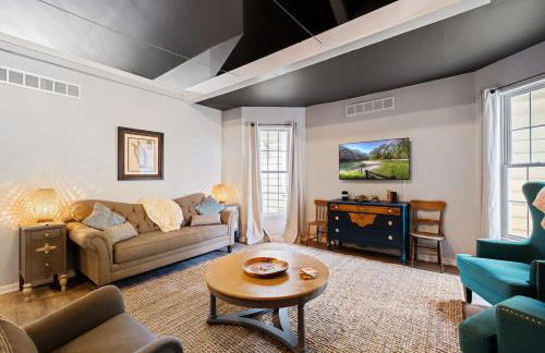 Spacious retreat w private backyard near downtown - Foto 1