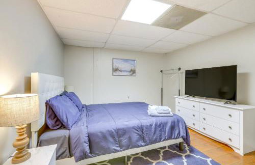 Deck and Game Room Family Home in Stockbridge! - Foto 28