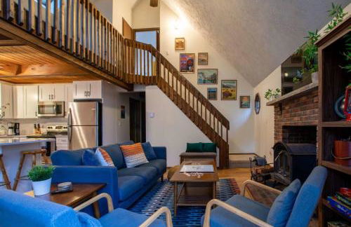 Hot Tub & Fire Pit: Cozy Pines Chalet in Poconos - Foto 10