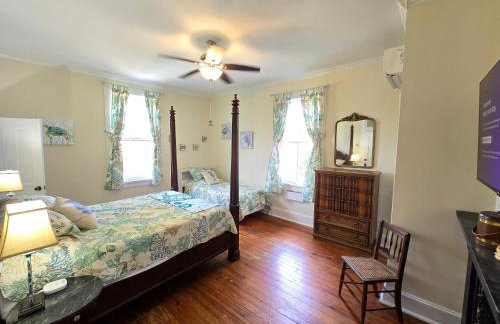 Newly Renovated Historic 6-Bedroom Manor, Where Timeless Elegance Meets Modern Luxury - Foto 50