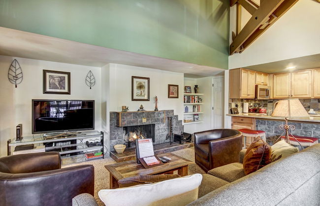 2BR/2BA Condo on Shuttle Route - Wild Irishman 1015 - Pool & more! - Foto 24