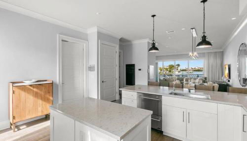 Waterfront Oasis 3 BR/4 beds~3 min walk to beach. - Foto 2