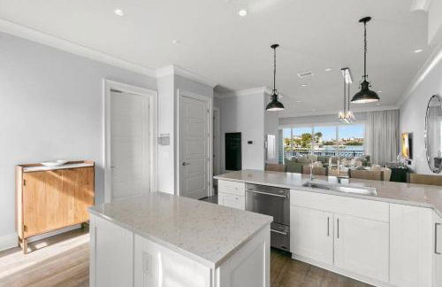 Waterfront Oasis 3 BR/4 beds~3 min walk to beach. - Foto 2