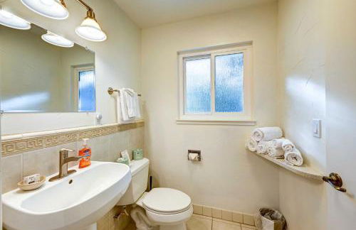 Walk to Dtwn! Dog-Friendly Oakhurst Gem with Yard - Foto 17