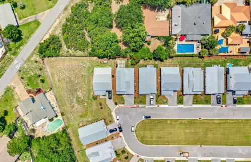 Sunny Day - Walk to beach- community pool! - Foto 37