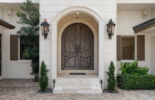 Near the Beach • Pool & Jacuzzi • Waterfront Villa - Foto 30