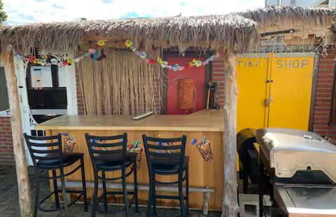 NEW! Family-Friendly Getaway -1 Mi to Dtwn Salem w Roof Deck & Tiki Bar - Foto 8