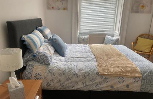 Lovely main door 2 bed apartment - Foto 16