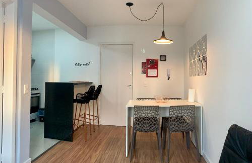 707- Apartamento Encantador, amplo e decorado, quarto, sala, cozinha, mobiliario moderno, cozinha completa com utensílios , Excelente vista da cidade e localização privelegiada no bairro Bigorrilho - Photo 46