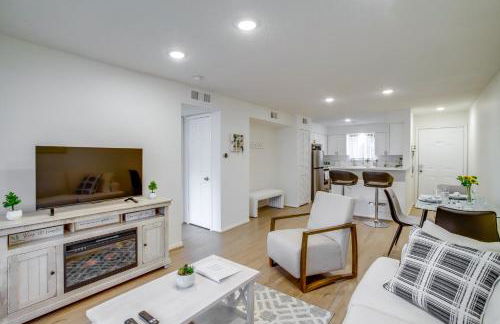 Chic Montgomery Condo with Balcony and Pool Access! - Foto 3